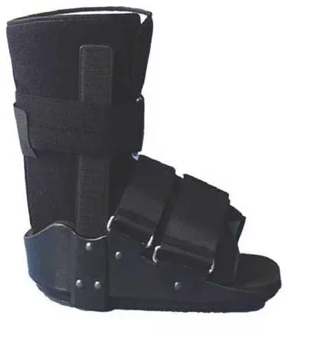 Short Walking Boot
